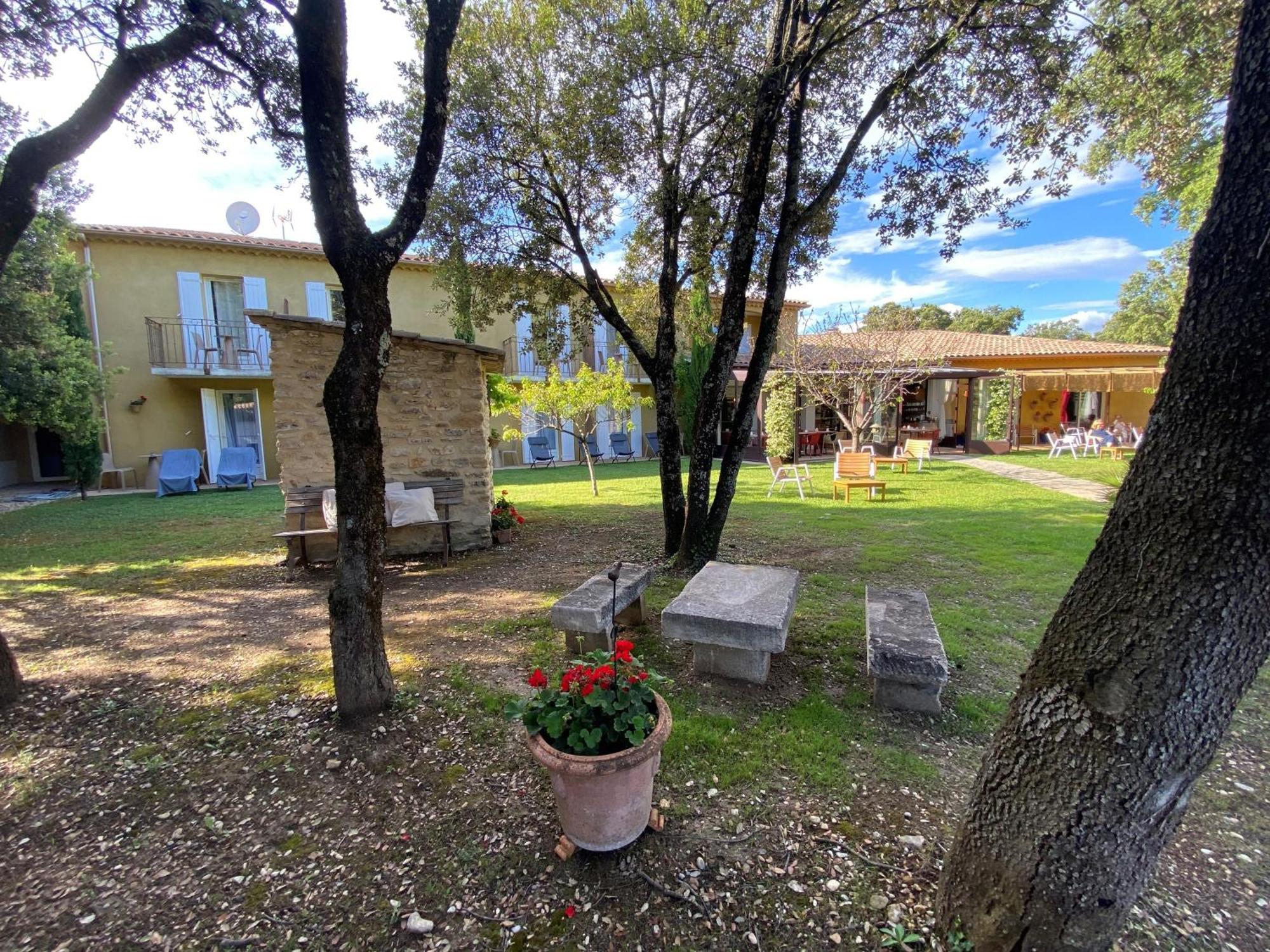 Logis La Bastide De Grignan Hotel & Restaurant "La Chenaie" Bagian luar foto