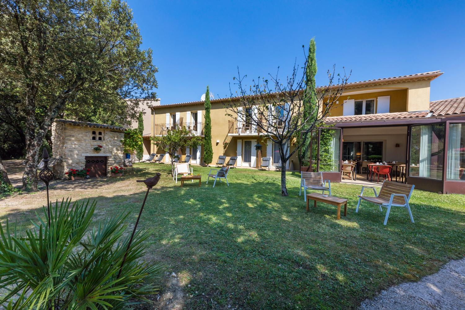 Logis La Bastide De Grignan Hotel & Restaurant "La Chenaie" Bagian luar foto