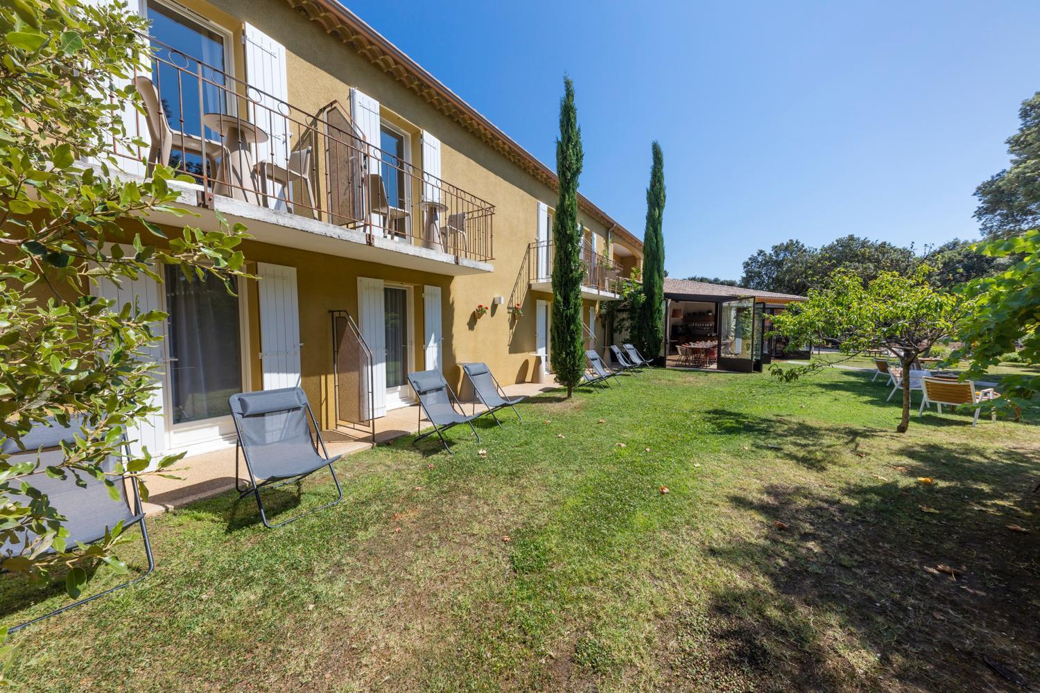 Logis La Bastide De Grignan Hotel & Restaurant "La Chenaie" Bagian luar foto