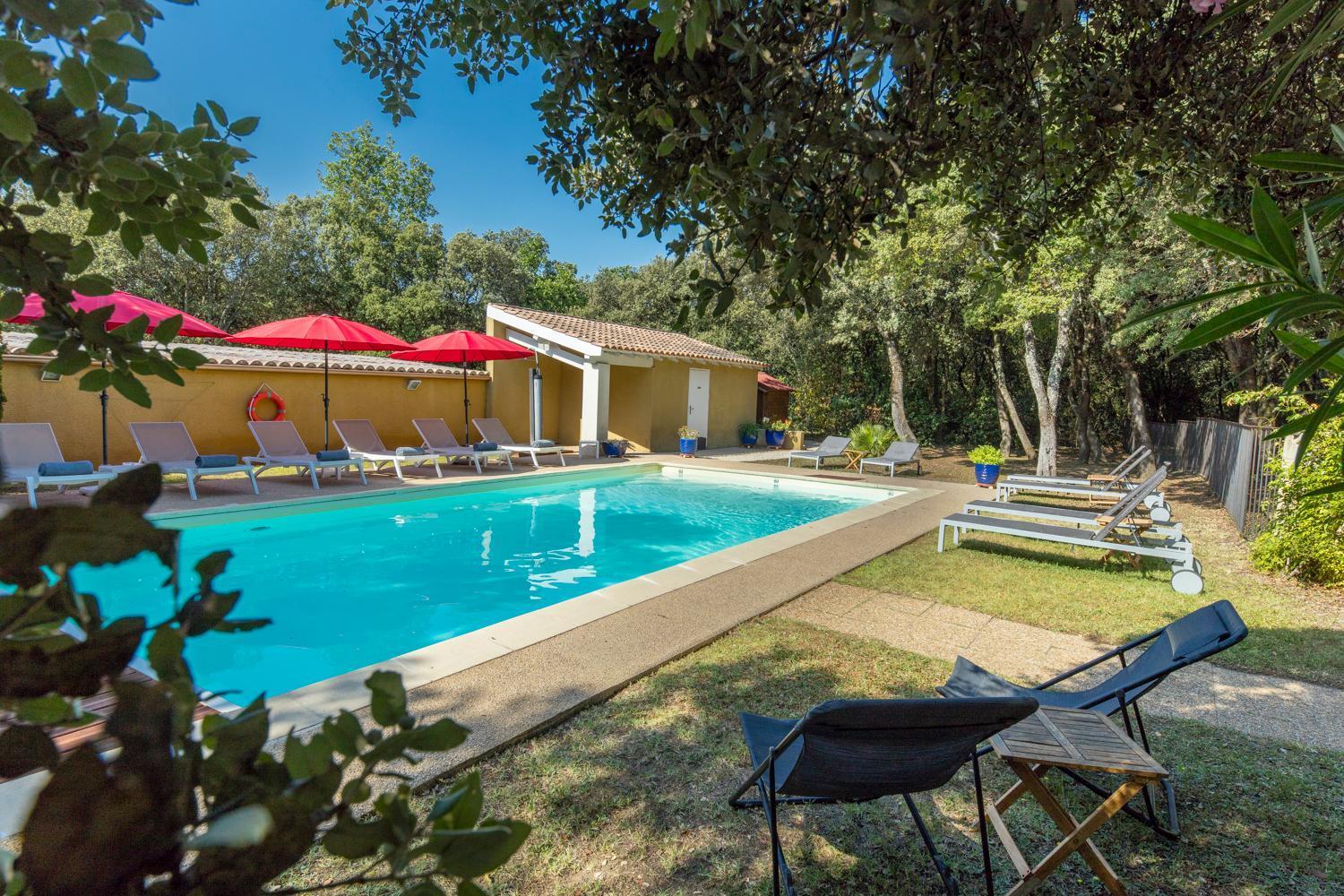 Logis La Bastide De Grignan Hotel & Restaurant "La Chenaie" Bagian luar foto