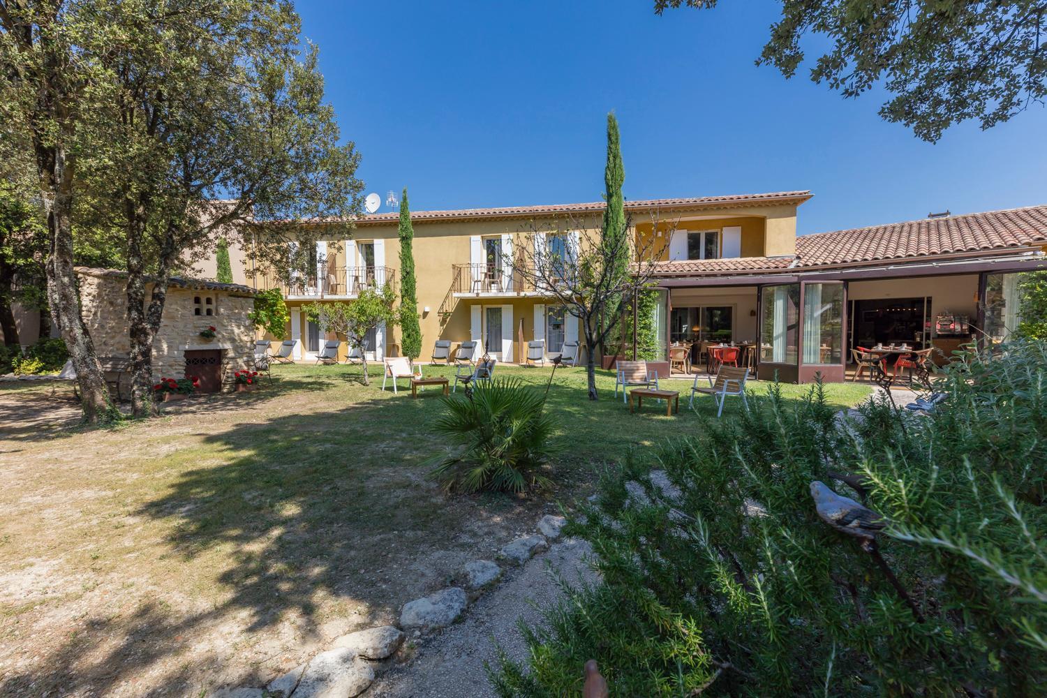 Logis La Bastide De Grignan Hotel & Restaurant "La Chenaie" Bagian luar foto