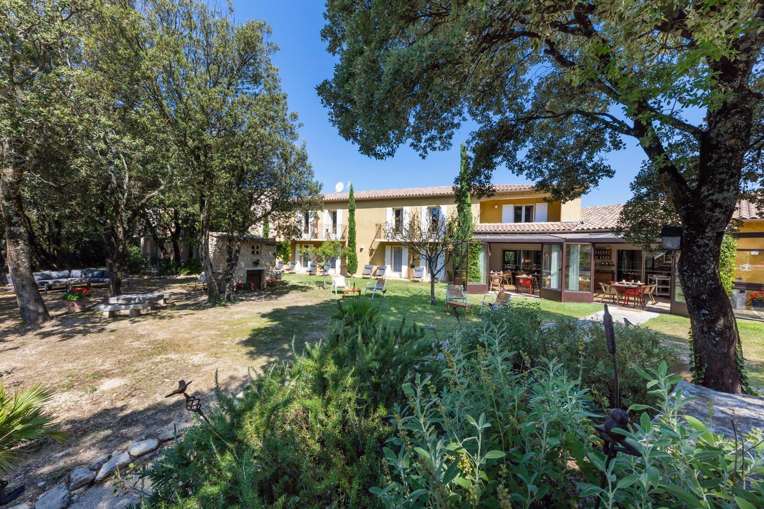 Logis La Bastide De Grignan Hotel & Restaurant "La Chenaie" Bagian luar foto