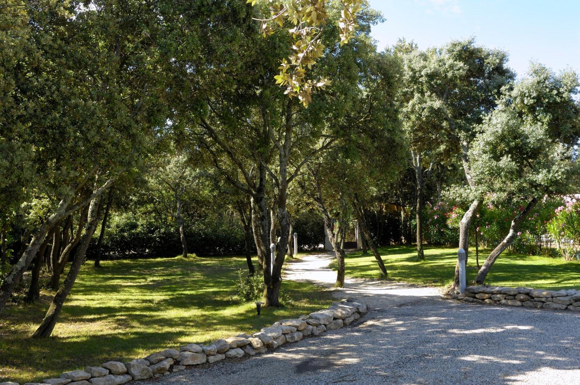 Logis La Bastide De Grignan Hotel & Restaurant "La Chenaie" Bagian luar foto