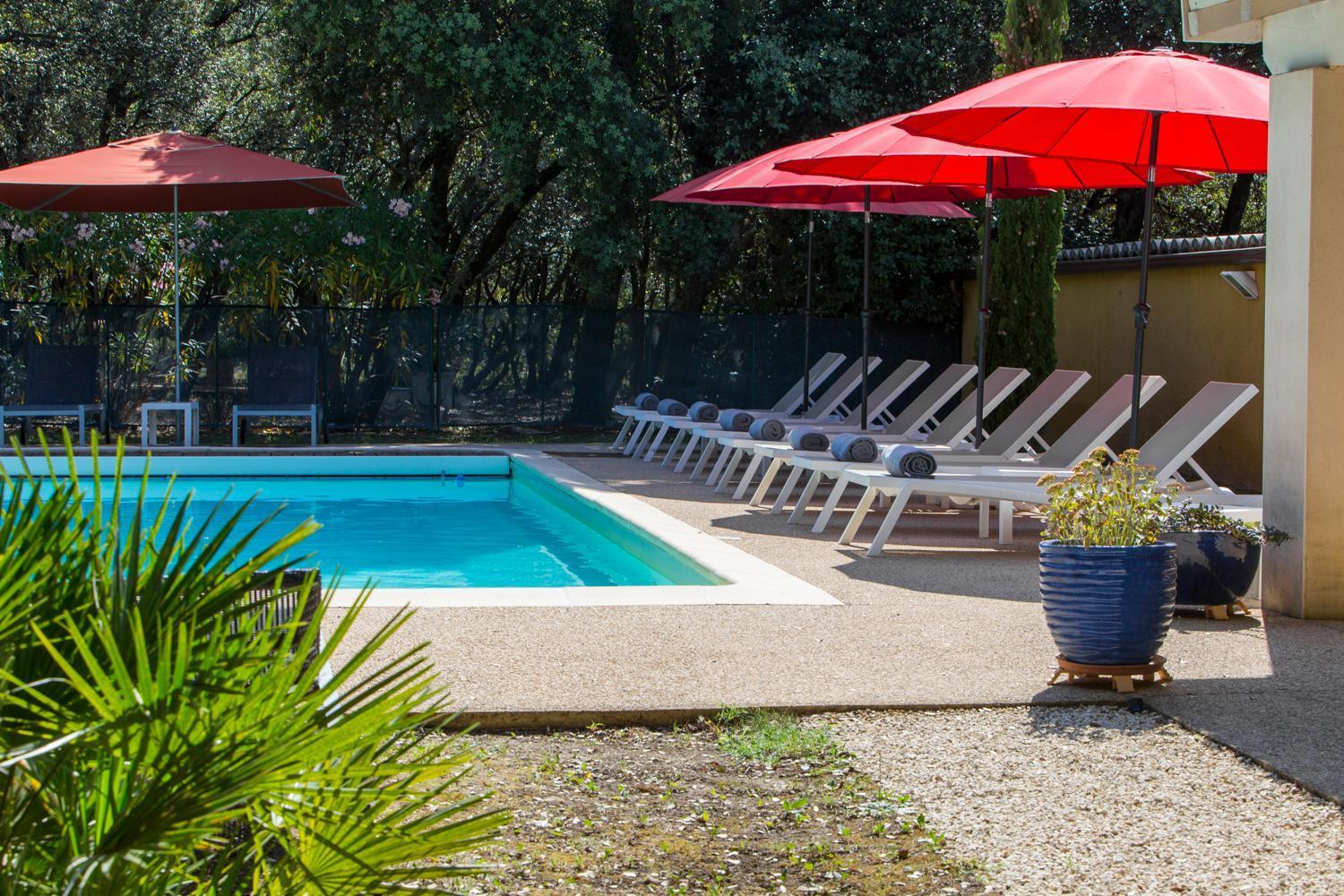Logis La Bastide De Grignan Hotel & Restaurant "La Chenaie" Bagian luar foto
