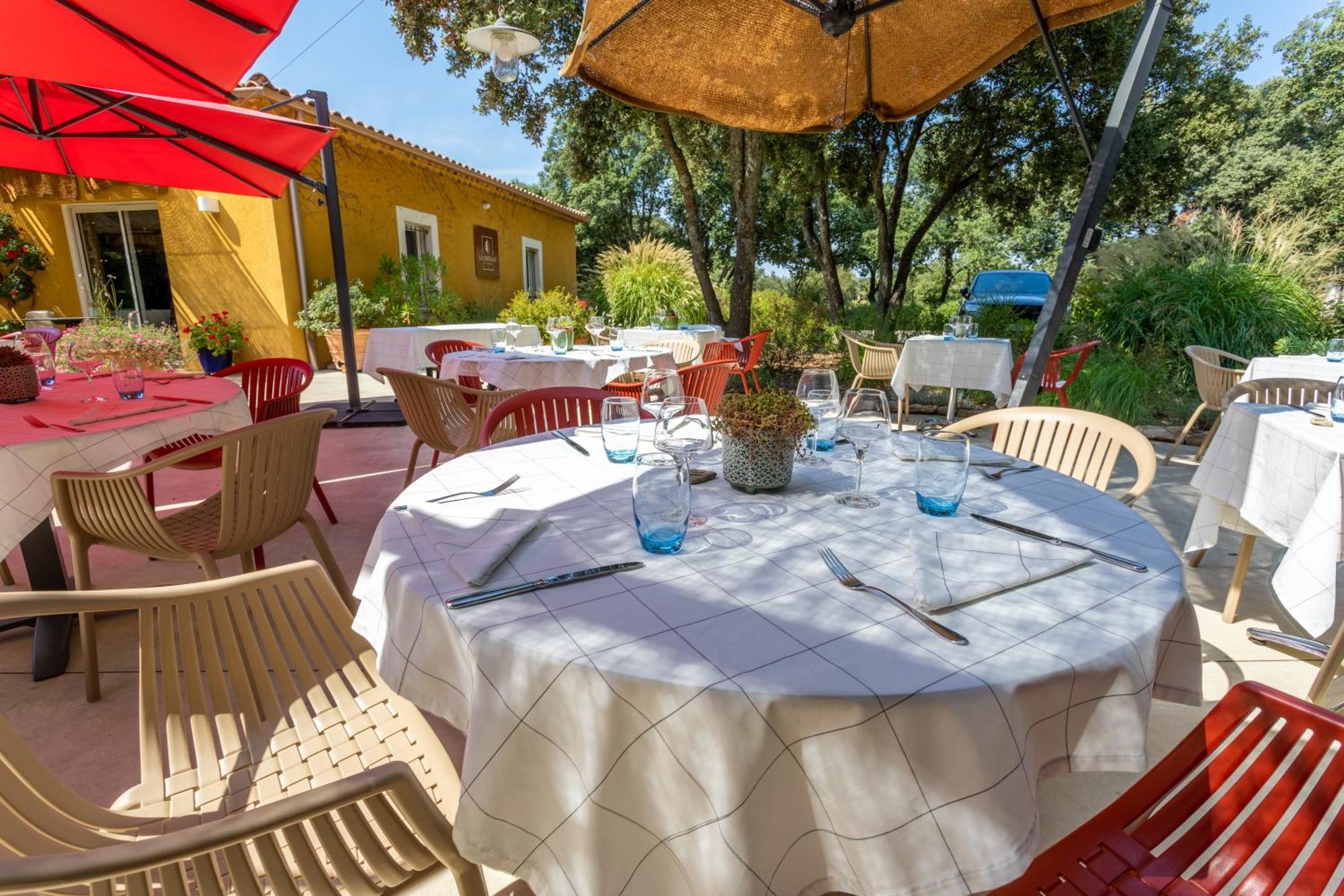 Logis La Bastide De Grignan Hotel & Restaurant "La Chenaie" Bagian luar foto