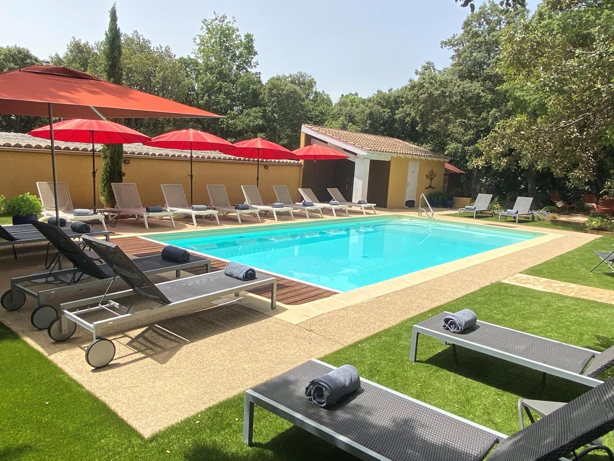 Logis La Bastide De Grignan Hotel & Restaurant "La Chenaie" Bagian luar foto